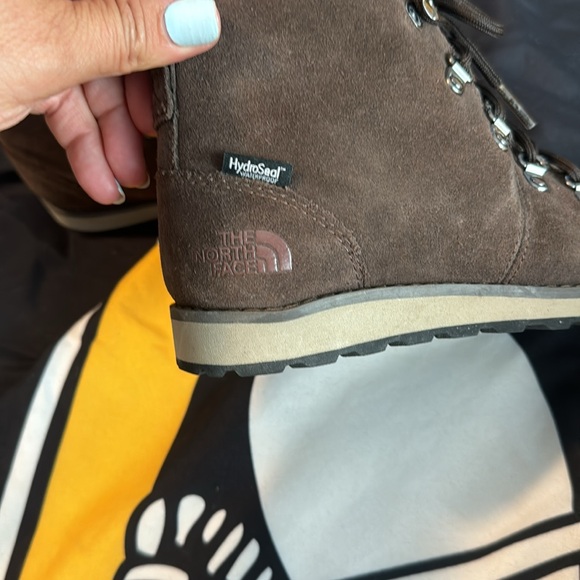 Boys North Face Boots - Picture 2 of 3